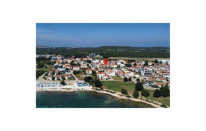 Awesome Home In Medulin With Lake View